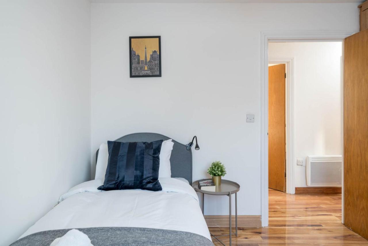 2 Bedroom Flat Near London Excel Extérieur photo